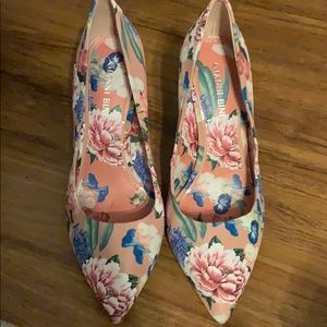 Women’s size 6.5 Gianni Bini heels